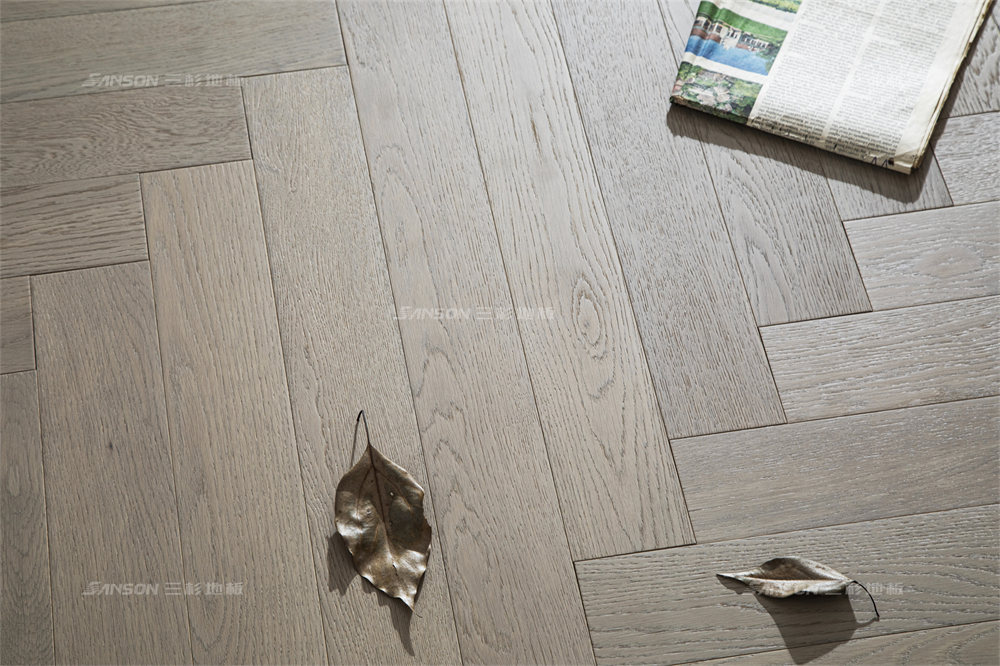 灰色木地板